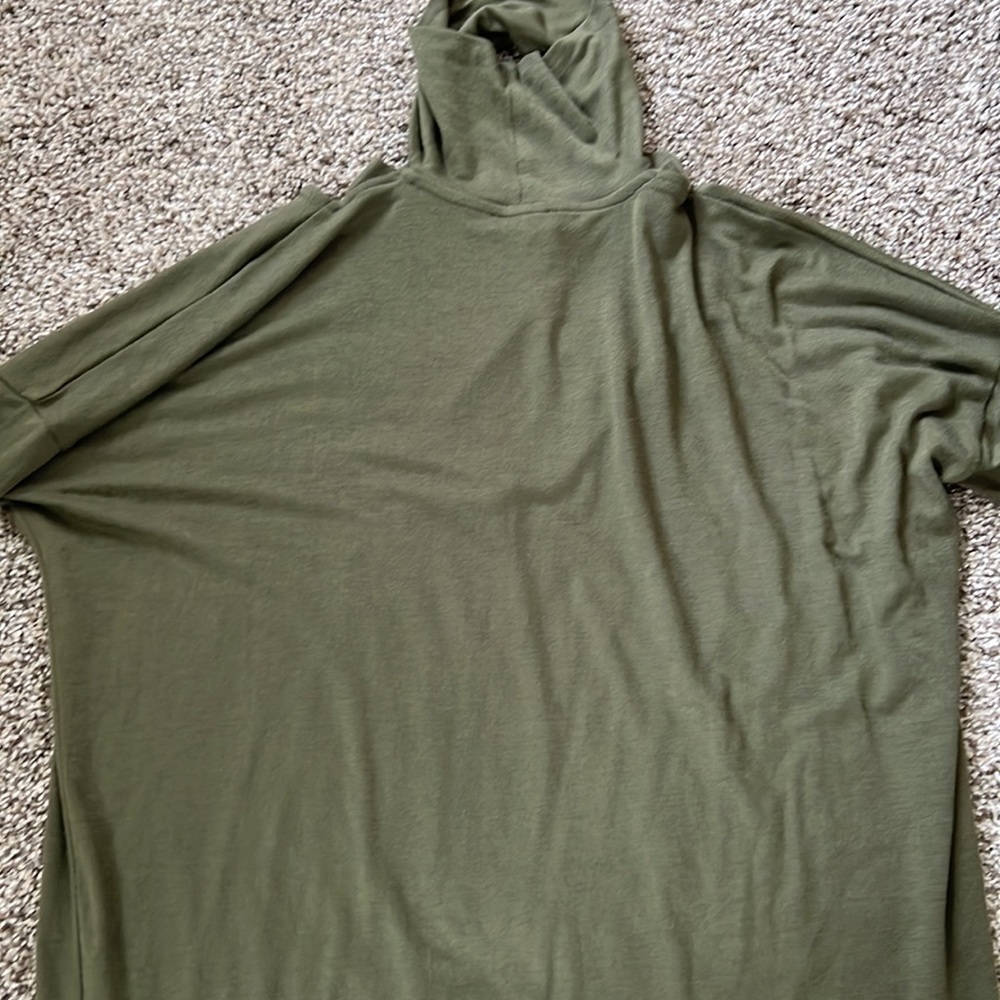 Express Cutout Top - Picture 6 of 7
